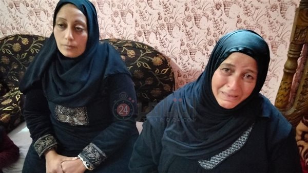 والدة الشاب المقتول