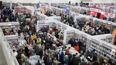 معرض القاهرة الدولي للكتاب يستقبل جمهوره لليوم الثاني 