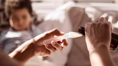 ثغرات السلامة وضعف الرقابة.. كيف تسبب شراب السعال الهندي في وفاة 24 صغيرًا؟