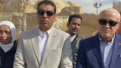 في لفتة إنسانية.. نائب محافظ الأقصر يعزي أسرة ضحية جاره ويوجه بمساعدات استثنائية