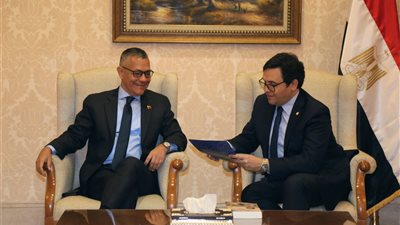 وزير الثقافة يستقبل نظيره الفنزويلي بمعرض الكتاب استعدادًا لمشاركة مصر ضيف شرف معرض فنزويلا للكتاب 2025