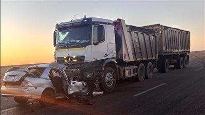 مصرع شخصين وإصابة ثالث في حادث تصادم سيارة نقل مع ملاكي بطريق الواحات