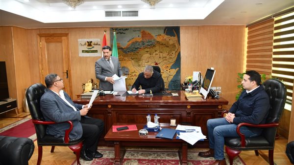 محافظ الفيوم يتسلم