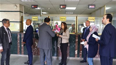 خلال جولة مفاجئة.. وزيرة التنمية المحلية تلتقي المواطنين بحي مصر القديمة لسماع شكواهم
