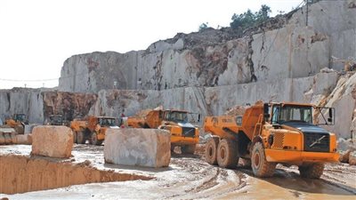 شعبة المحاجر والرخام تدعو لإطلاق تسهيلات جديدة لتحفيز الاستثمار في تصنيع مستلزمات الإنتاج