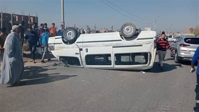 إصابة 4 أشخاص في اصطدام سيارة ملاكي وميكروباص على طريق جهينة بسوهاج