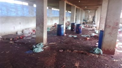 صحة القليوبية تداهم مصنع عصائر متسترًا داخل مزرعة دواجن في طوخ| صور