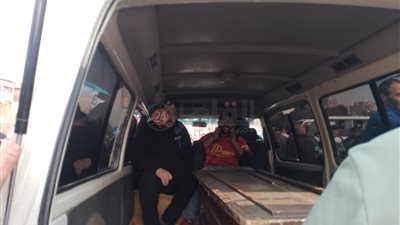 بكاء نجلها وطليقها أول الحضور.. لقطات مؤثرة من جنازة طليقة سامي مغاوري| صور