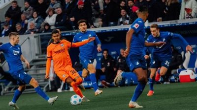 بعد رحيل مرموش.. فرانكفورت يتعادل مع هوفنهايم في الدوري الألماني