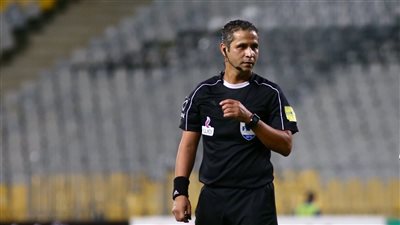 بسبب نجله.. محمود عاشور يشتبك مع أفراد أمن ستاد القاهرة عقب مباراة الأهلي وبيراميدز 