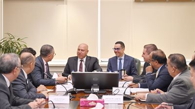 الصناعة والاستثمار تبحثان معايير الموافقة على إنشاء المناطق الحرة الخاصة الجديدة