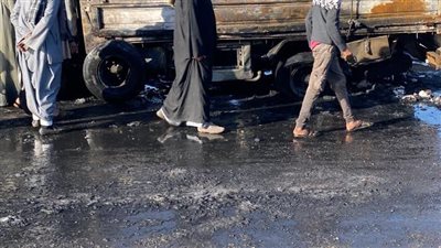 النيران تلتهم سيارة نصف نقل محملة بالقطن في سوهاج 