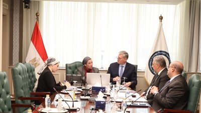 البترول والبيئة تبحثان التكامل في مجالات خفض الانبعاثات