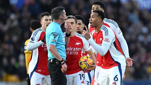 الحكم مايكل أوليفر