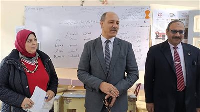 قبل إعلان نتيجة الإعدادية.. وكيل تعليم الإسكندرية يتابع أعمال تقدير الدرجات داخل لجان التصحيح