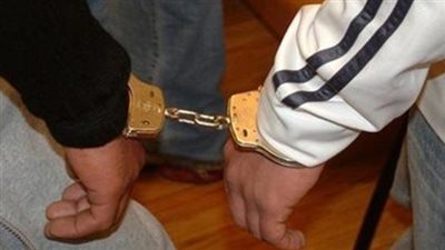 بينهم طبيب أسنان.. ضبط تشكيل عصابي تقوده سيدة لسرقة منزل أسرتها بالفيوم| بث مباشر