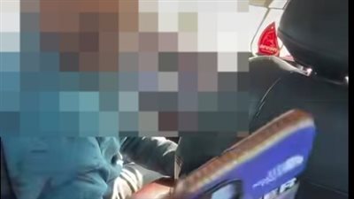 بيترجم على الموبايل.. مقطع متداول لـ سائق شركة توصيل شهيرة يتحرش بسائحة صينية: تعالي معايا البيت 
