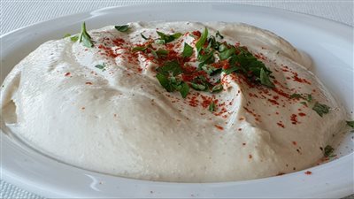 طريقة عمل الطحينة الجاهزة بالزبادي.. طبق لا غنى عنه للمشاوي