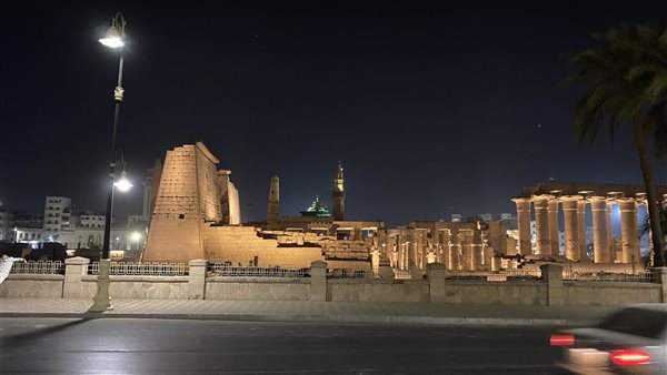 معبد الأقصر ليلا