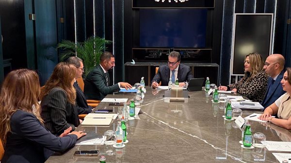 جانب من اجتماع وزير