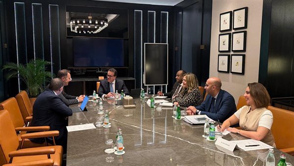 وزير الصحة والسكان،