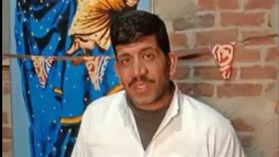 قصة كفاح نجار تحدى الإعاقة واتجه لفن الخطوط الوترية بسوهاج: بحب التميز والإبداع في شغلي |بث مباشر 