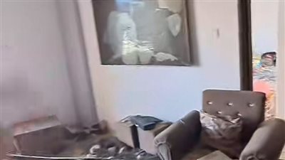 كان حلمًا.. شاب فلسطيني يعبر عن فرحته ببقاء منزله بعد سنة ونصف من الحرب بغزة 