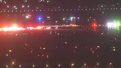 اصطدمت بمروحية عسكرية.. تحطم طائرة قرب مطار ريجان بأمريكا وعلى متنها 60 راكبًا