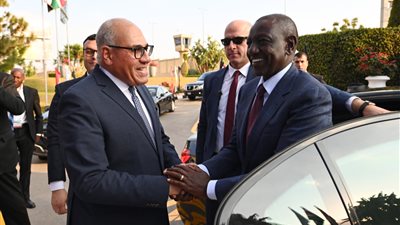 رئيس العربية للتصنيع يستقبل الرئيس الكيني لتعزيز زيادة حجم التجارة البينية مع الدول الإفريقية 