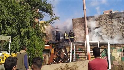 السيطرة على حريق التهم ورشة وعدة منازل في إهناسيا ببني سويف