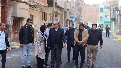 محافظ المنيا يتفقد أعمال الرصف ورفع كفاءة الطرق ضمن الخطة الاستثمارية بمطاي
