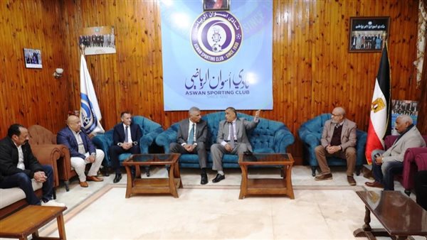 محافظ أسوان