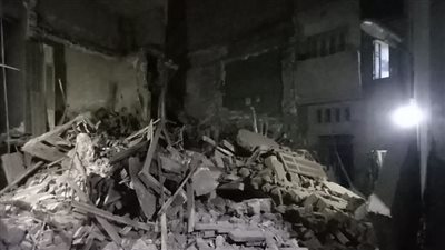  دون خسائر.. انهيار جزئي داخل عقار مكون من طابقين في الخليفة