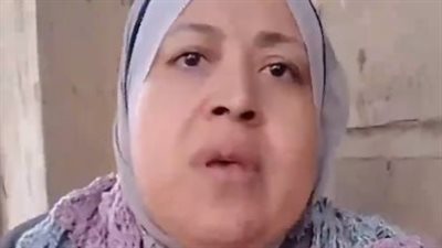 سيدة تستغيث لإنقاذ صغيرة مشردة: عربية رمتها في نص الطريق ومشيت.. وبتصرخ وتقول عاوزة ماما | بث مباشر