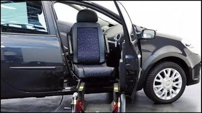  مصرية في الخارج تستغيث من زوجها: استولى على عربية ابني المريض ومانعني من رؤيته 