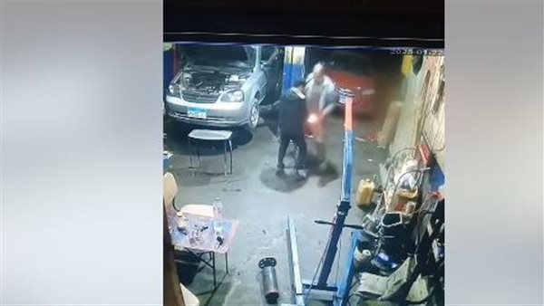 فيديو يظهر شخصا ينقذ