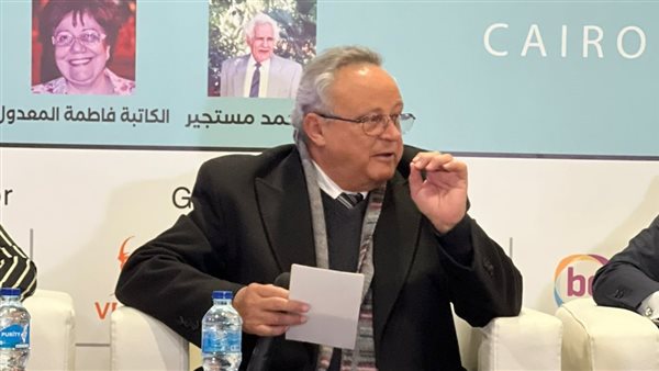 الدكتور أحمد زايد