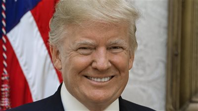 ترامب يفرض رسومًا جمركية على كندا والمكسيك والصين 