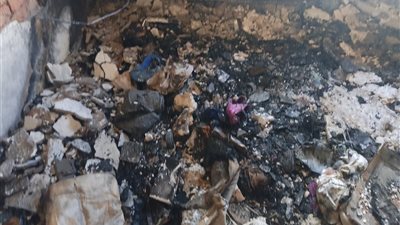 النار كلت كل شئ.. حريق غامض يلتهم منزلًا بالدقهلية والأسرة: مش عارفين السبب 