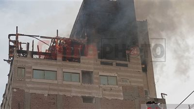 إصابة 8 أشخاص باختناق إثر نشوب حريق بشارع السوق في إدفو بأسوان