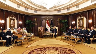 وزير الداخلية يستقبل وزير الدفاع والداخلية الكويتي