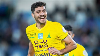 محمد شريف يتردد في قبول عرض الزمالك وينتظر موقف الأهلي | خاص