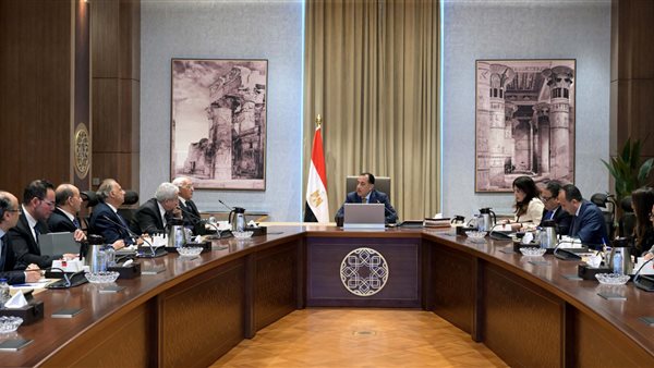 رئيس الوزراء خلال