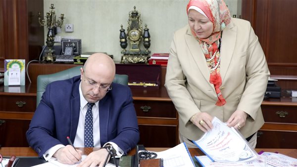 محافظ بني سويف ووكيلة