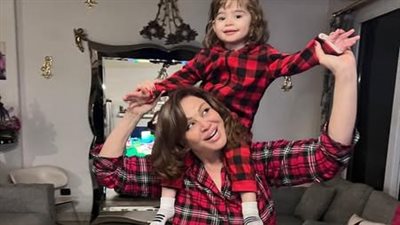 إلهام شاهين في لقطات عفوية مع أطفال عائلتها: أعيش معهم البراءة والشقاوة بعد تعب الشغل