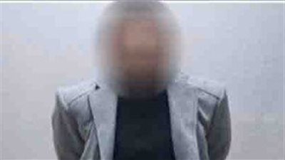 القبض على عنصر إجرامي استغل كبار السن واستولى على أموالهم أمام ماكينات البنوك بالجيزة 