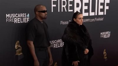 بملابس شفافة وفاضحة.. عارضة الأزياء بيانكا سينسوري تثير الجدل بـ إطلالتها