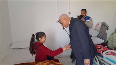 محافظ شمال سيناء يزور الجرحى الفلسطينيين في مستشفى الشيخ زويد