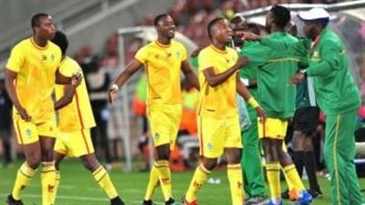تفاصيل إقالة مدرب منتخب زيمبابوي منافس مصر في أمم إفريقيا