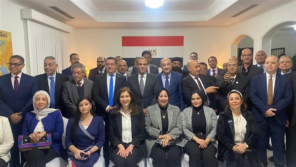  وزير الخارجية يعقد